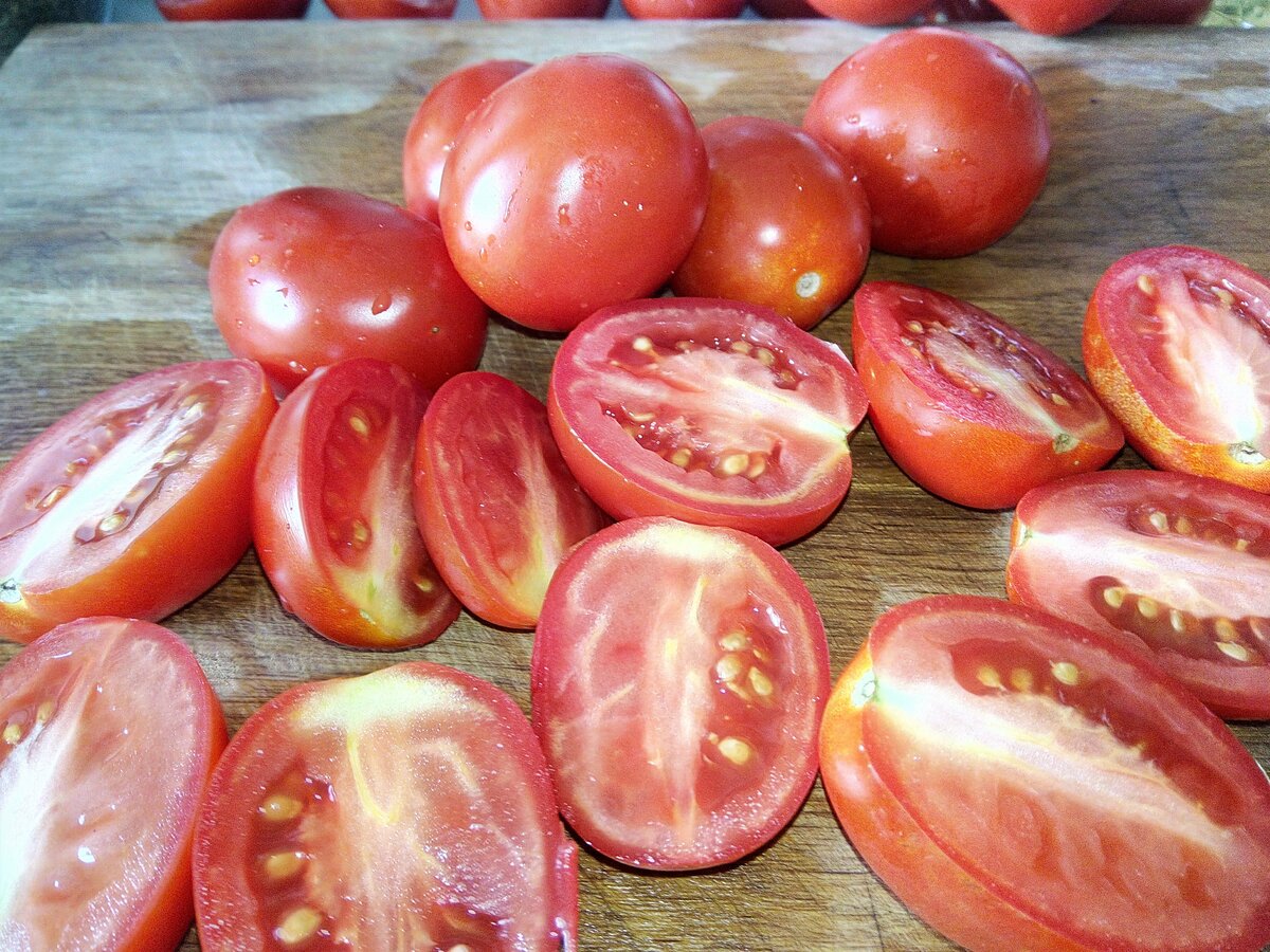 Челнок сорт помидор. Томат челнок. Сорт томатов челнок. Сорт помидор челнок. Гавриш томат челнок.