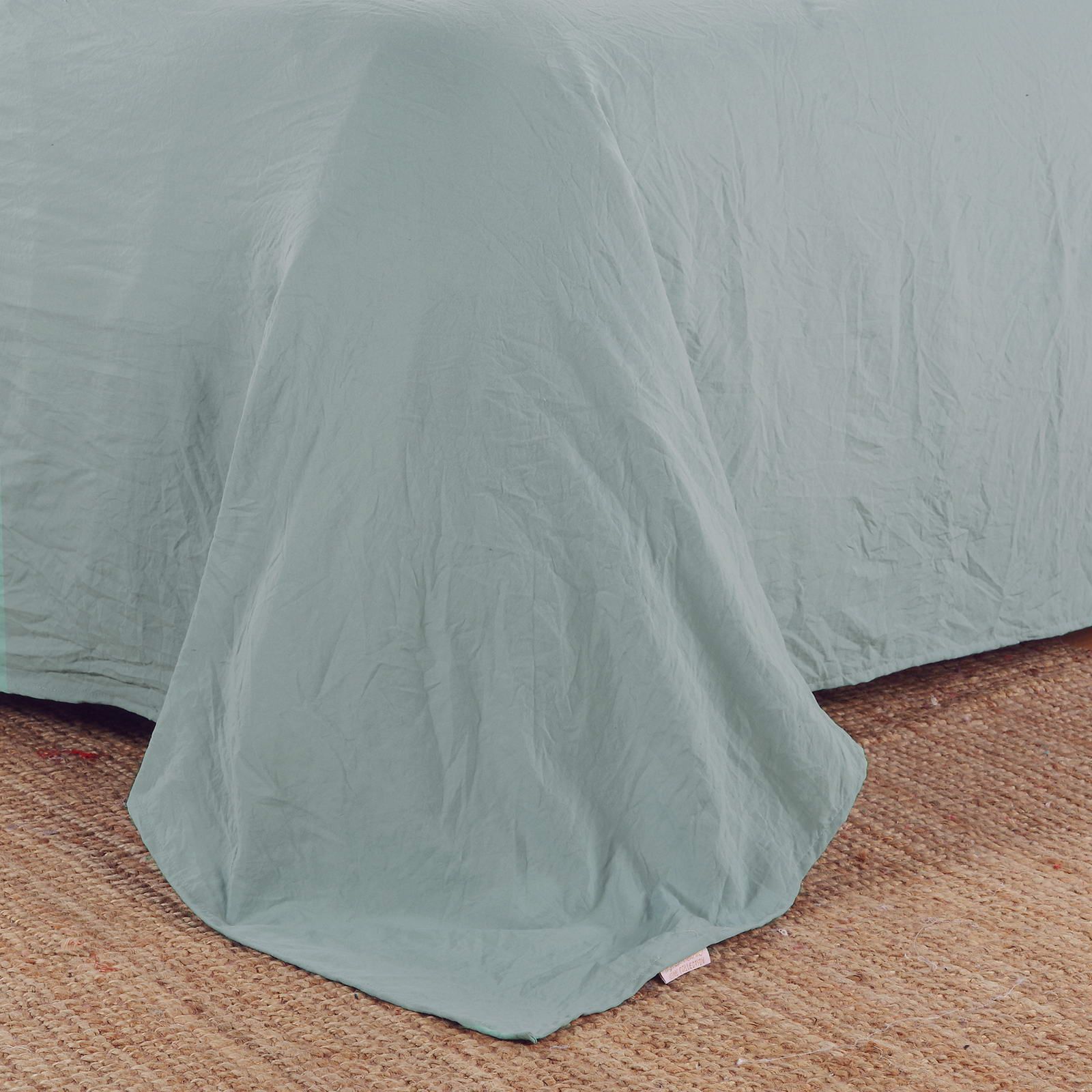 Камелия (свет.зелен) Полутороспальный комплект с одеялом с вышивкой 160х220 см