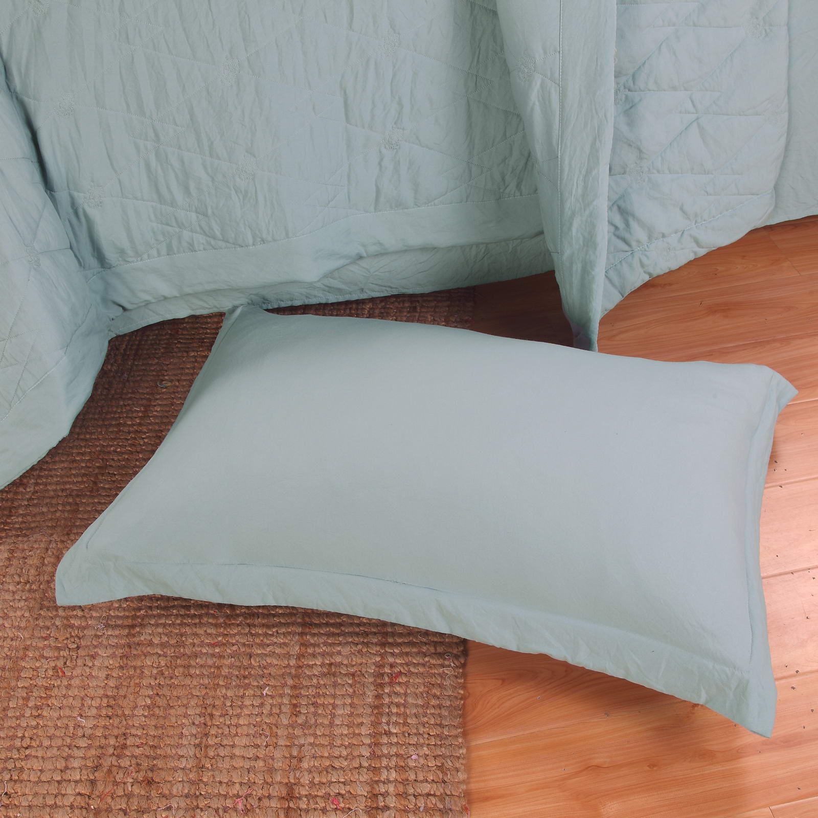 Камелия (свет.зелен) Полутороспальный комплект с одеялом с вышивкой 160х220 см