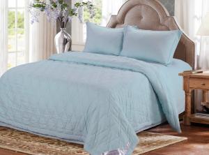Камелия (голубая) Полутороспальный комплект с одеялом с вышивкой 160х220 см