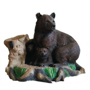 Декоративная крышка на люк Медведь кашпо