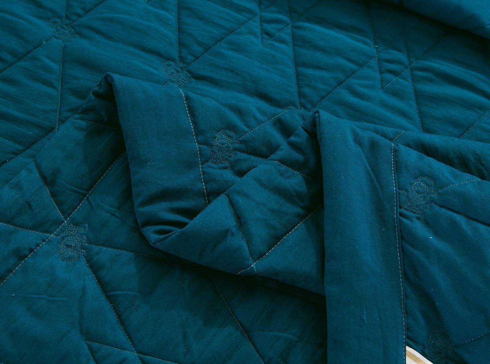 Камелия (малахит) Полутороспальный комплект с одеялом с вышивкой 160х220 см